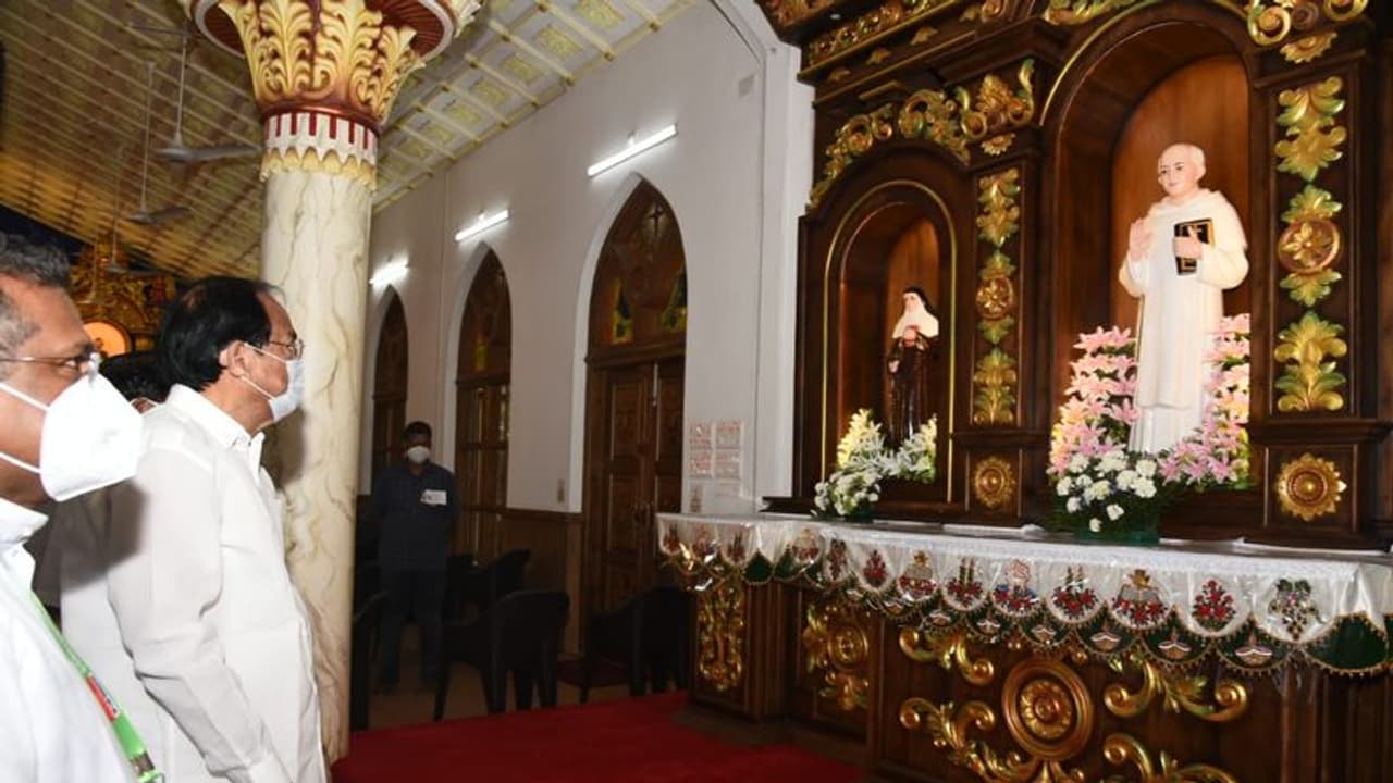 Vice President Venkaiah Naidu : ನಿಮ್ಮ ಧರ್ಮವನ್ನ ಪಾಲಿಸಿ ಆದರೆ, ದ್ವೇಷ ಭಾಷಣ ಬೇಡ! Vice President Venkaiah Naidu : ನಿಮ್ಮ ಧರ್ಮವನ್ನ ಪಾಲಿಸಿ ಆದರೆ, ದ್ವೇಷ ಭಾಷಣ ಬೇಡ!