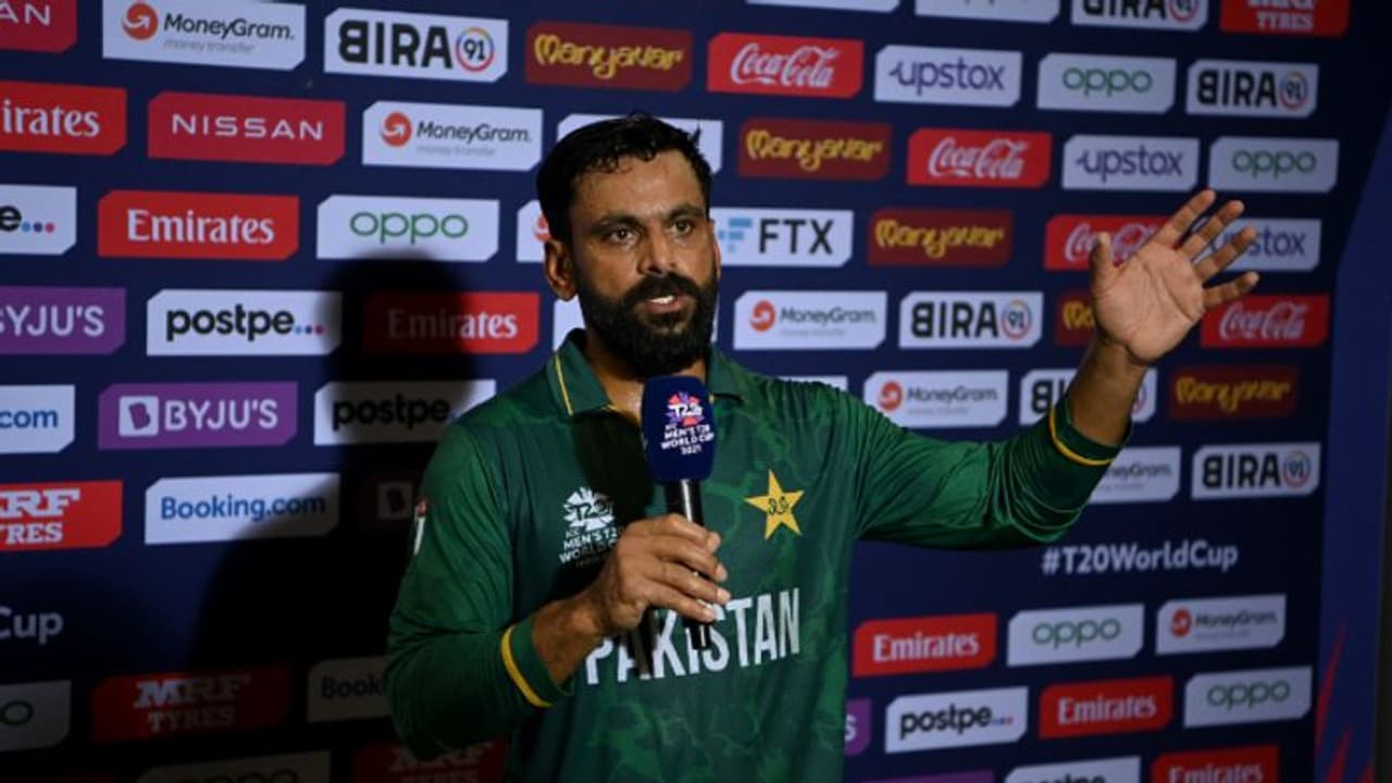 Hafeez's two month effort to persuade Babar Azam to shift to the no.3 batting position in T20Is