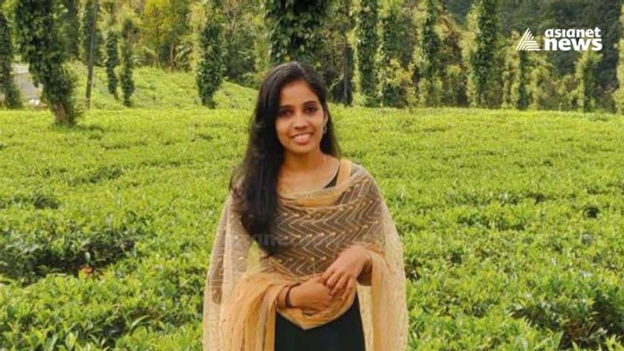 Suicide Kannur: പഴയങ്ങാടിയിൽ കോളേജ് അധ്യാപിക തൂങ്ങി മരിച്ച നിലയിൽ Suicide Kannur: പഴയങ്ങാടിയിൽ കോളേജ് അധ്യാപിക തൂങ്ങി മരിച്ച നിലയിൽ