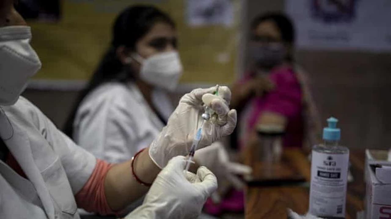 227 நாட்களுக்கு பின் லட்சத்தில் பதிவு..ஓரே நாளில் 1.79 லட்சம் பேருக்கு கொரோனா..விஸ்ரூபமெடுக்கும் 3 வது அலை..!