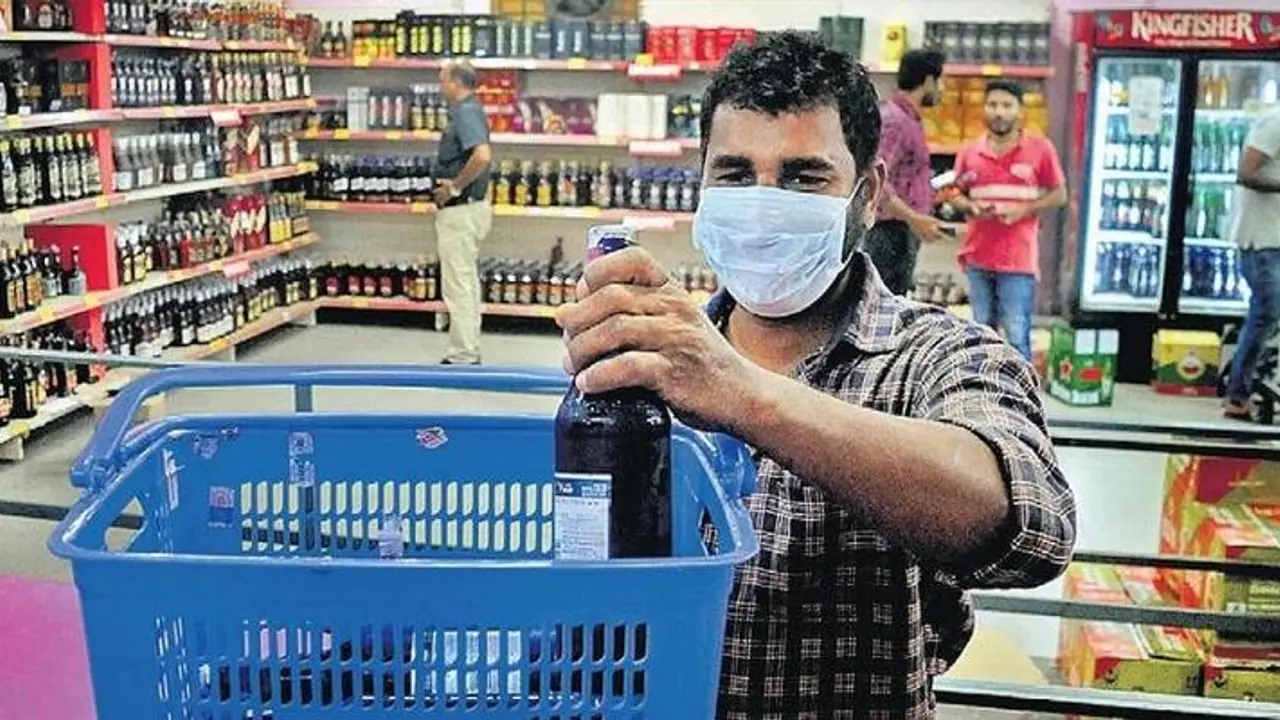 BEVCO : പൂട്ടിയ ഔട്ട്‌ലെറ്റുകള്‍ തുറക്കാൻ ബെവ്‌കോ; നീണ്ട ക്യൂവിന് ഇനി പരിഹാരം 