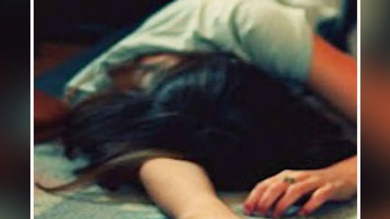 IAS की बहू ने किया सुसाइड. 2 महीने पहले बनी थी दुल्हन, मौत से पहले पापा को फोन कर बताया था अपना दर्द IAS की बहू ने किया सुसाइड. 2 महीने पहले बनी थी दुल्हन, मौत से पहले पापा को फोन कर बताया था अपना दर्द