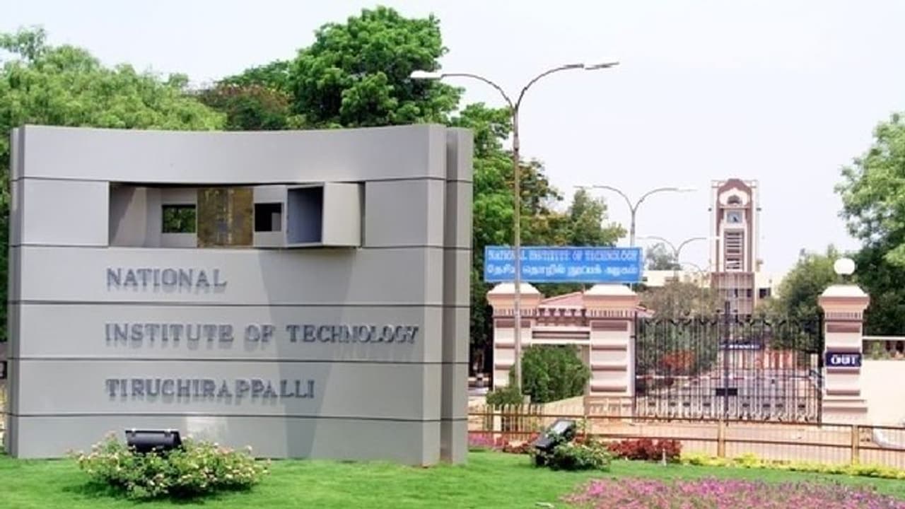 திருச்சி NIT யில் 10 மாணவர்களுக்கு கொரோனா… ஒமைக்ரான் தொற்றாக இருக்கும் என்பதால் அதிர்ச்சி!! திருச்சி NIT யில் 10 மாணவர்களுக்கு கொரோனா… ஒமைக்ரான் தொற்றாக இருக்கும் என்பதால் அதிர்ச்சி!!