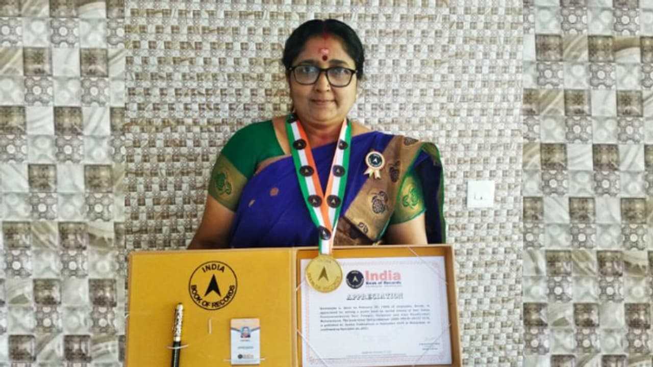 Indian Book of Records : കുത്തിയോട്ടപ്പാട്ടുകളുടെ രചനയിൽ ഇന്ത്യൻ ബുക്ക് ഓഫ് റെക്കോഡ്സിൽ എൽ ശ്രീരഞ്ജിനി Indian Book of Records : കുത്തിയോട്ടപ്പാട്ടുകളുടെ രചനയിൽ ഇന്ത്യൻ ബുക്ക് ഓഫ് റെക്കോഡ്സിൽ എൽ ശ്രീരഞ്ജിനി