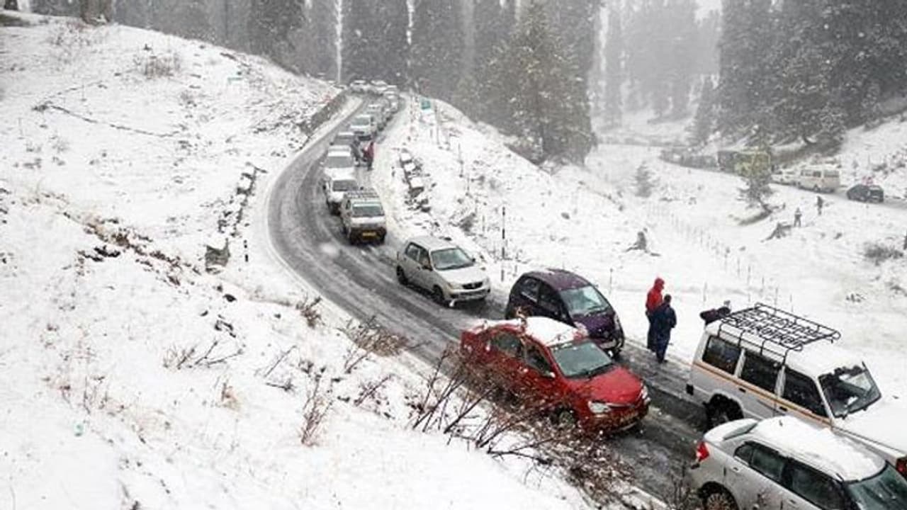 Pakistan का यह खूबसूरत Tourist Place बना आपदा क्षेत्र, 9 बच्चों समेत कम से कम 21 मौतें, 1000 Cars फंसी Pakistan का यह खूबसूरत Tourist Place बना आपदा क्षेत्र, 9 बच्चों समेत कम से कम 21 मौतें, 1000 Cars फंसी