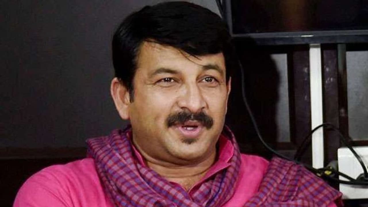 Manoj Tiwari भी हुए कोरोना पॉजिटिव, हल्का बुखार आते ही खुद को कर लिया था क्वारेंटाइन Manoj Tiwari भी हुए कोरोना पॉजिटिव, हल्का बुखार आते ही खुद को कर लिया था क्वारेंटाइन