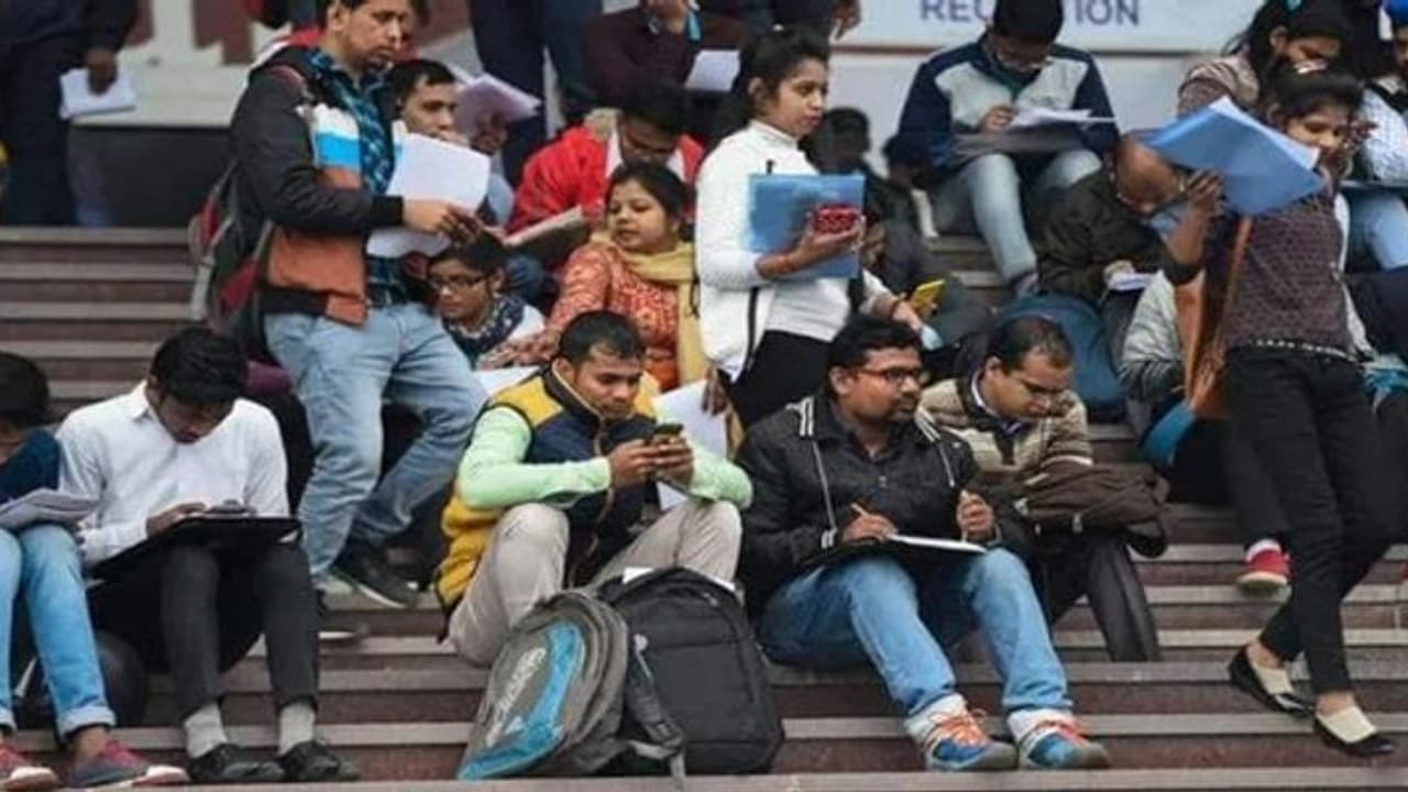 கடந்த 8 ஆண்டுகளில் 7.22 லட்சம் அரசுப் பணிக்கு 22 கோடிபேர் விண்ணப்பம்: மத்திய அரசு தகவல்