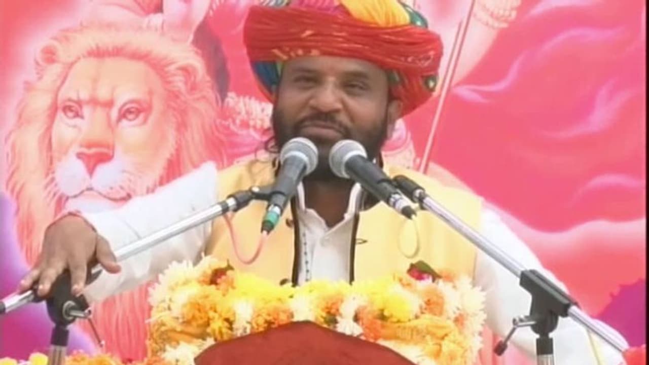 MP में संत तरुण मुरारी बापू ने महात्मा गांधी को देशद्रोही कहा, ‘राष्ट्र के टुकड़े करने वाला राष्ट्रपिता कैसे?’ MP में संत तरुण मुरारी बापू ने महात्मा गांधी को देशद्रोही कहा, ‘राष्ट्र के टुकड़े करने वाला राष्ट्रपिता कैसे?’