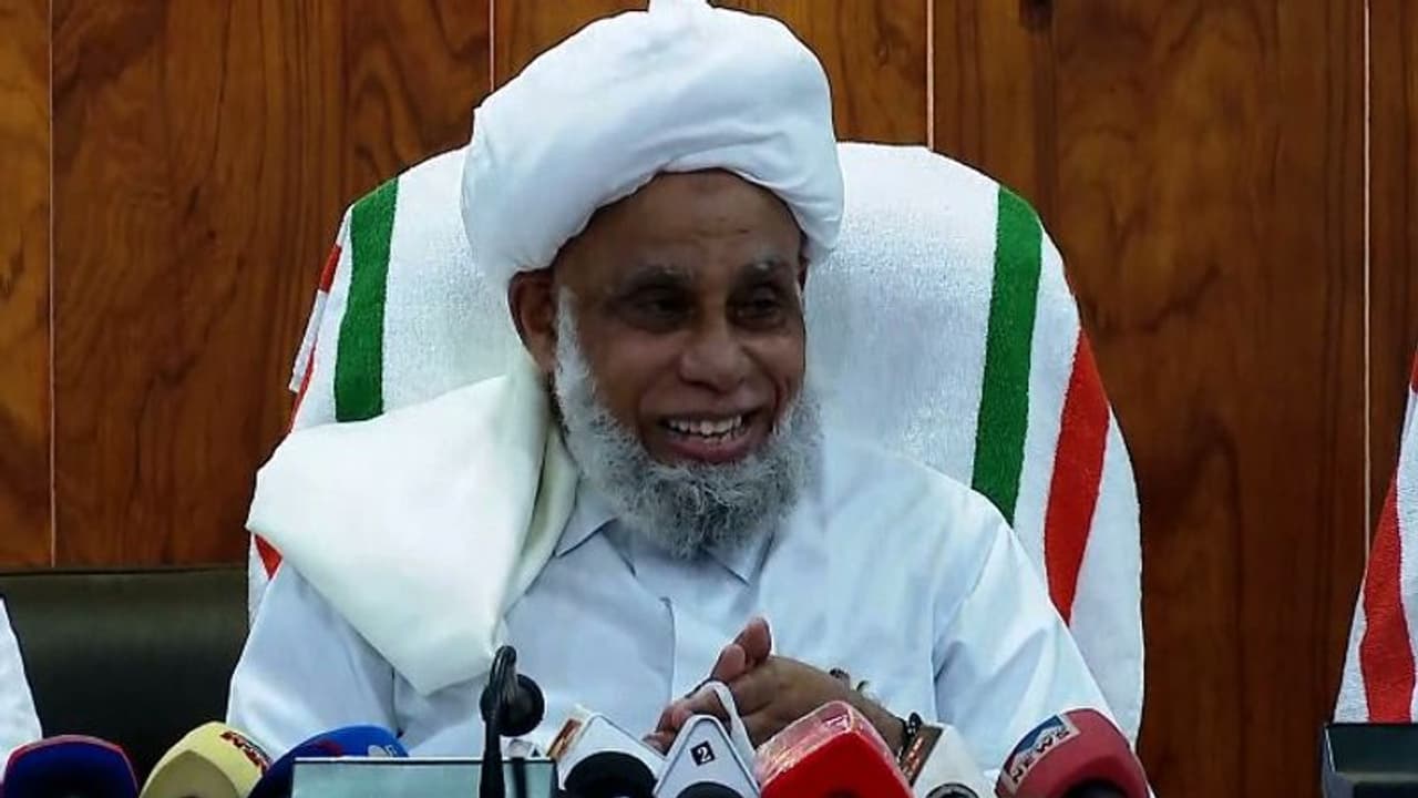 രാഷ്ട്രീയത്തിന് ആളെ കൂട്ടലല്ല സമസ്തയുടെ പണി: ജിഫ്രി മുത്തുക്കോയ തങ്ങൾ രാഷ്ട്രീയത്തിന് ആളെ കൂട്ടലല്ല സമസ്തയുടെ പണി: ജിഫ്രി മുത്തുക്കോയ തങ്ങൾ