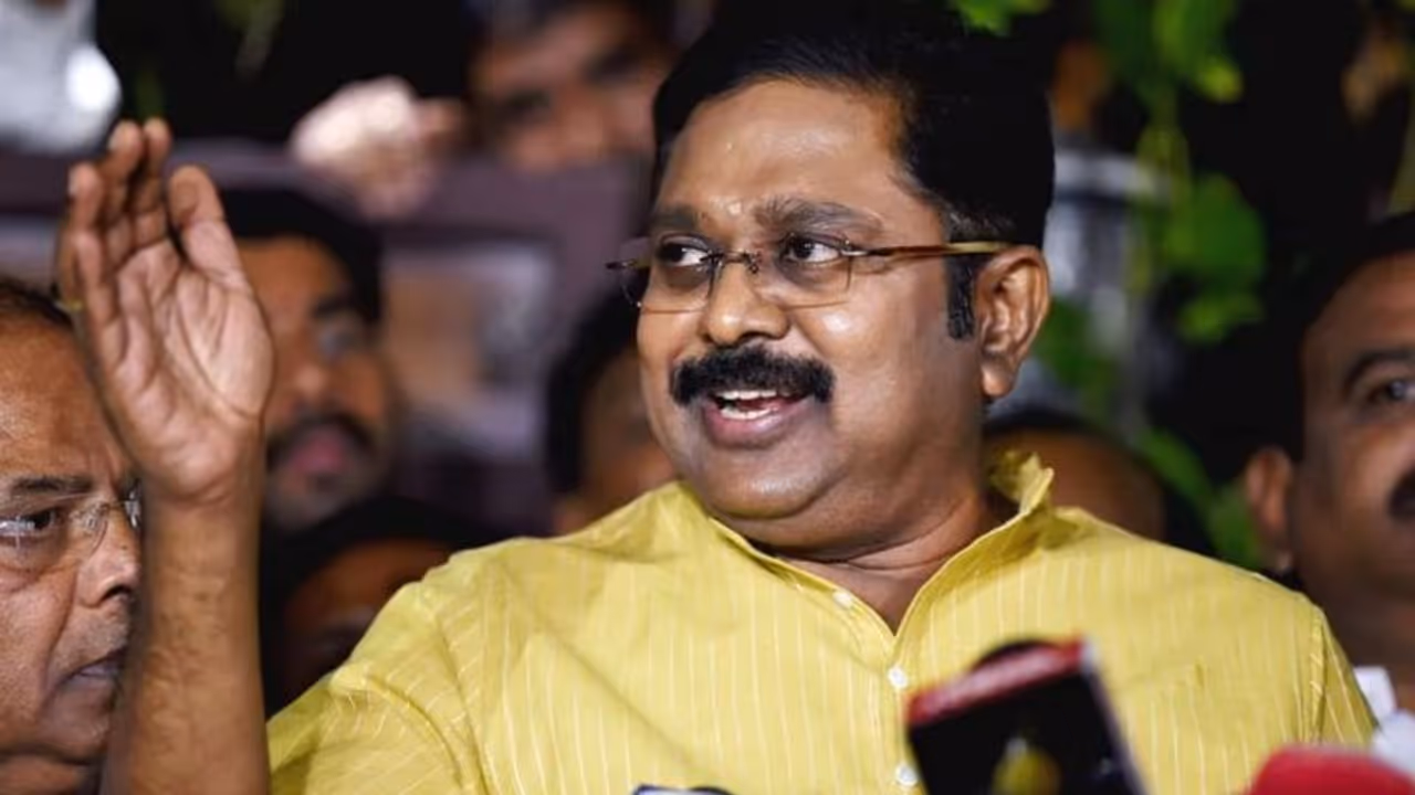 அதிகார அத்துமீறலுக்கு முடிவு கட்ட வேண்டும்.. பொங்கி எழுந்த டிடிவி தினகரன் ! அதிகார அத்துமீறலுக்கு முடிவு கட்ட வேண்டும்.. பொங்கி எழுந்த டிடிவி தினகரன் !