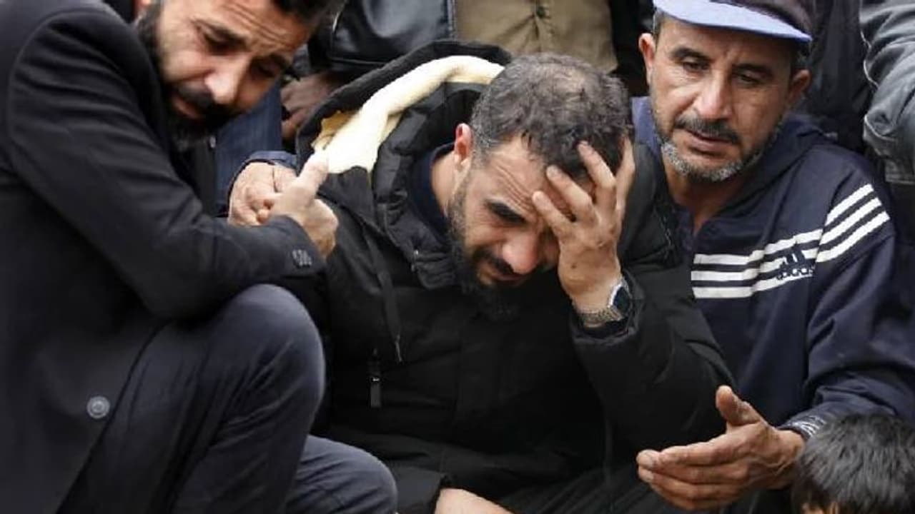 മുറി ചൂടാക്കാൻ കൽക്കരി കത്തിച്ചു, വിഷപ്പുക ശ്വസിച്ച അഭയാർത്ഥി അമ്മയും കുഞ്ഞുങ്ങളും മരിച്ചു മുറി ചൂടാക്കാൻ കൽക്കരി കത്തിച്ചു, വിഷപ്പുക ശ്വസിച്ച അഭയാർത്ഥി അമ്മയും കുഞ്ഞുങ്ങളും മരിച്ചു