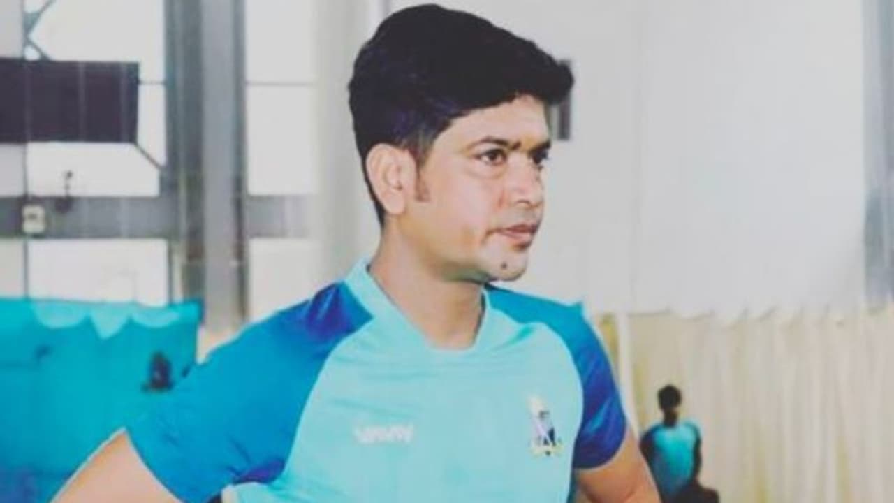 Laxmi Ratan Shukla: বাংলা ক্রিকেটে অব্য়াহত করোনার থাবা, এবার আক্রান্ত লক্ষ্মীরতন শুক্লা Laxmi Ratan Shukla: বাংলা ক্রিকেটে অব্য়াহত করোনার থাবা, এবার আক্রান্ত লক্ষ্মীরতন শুক্লা