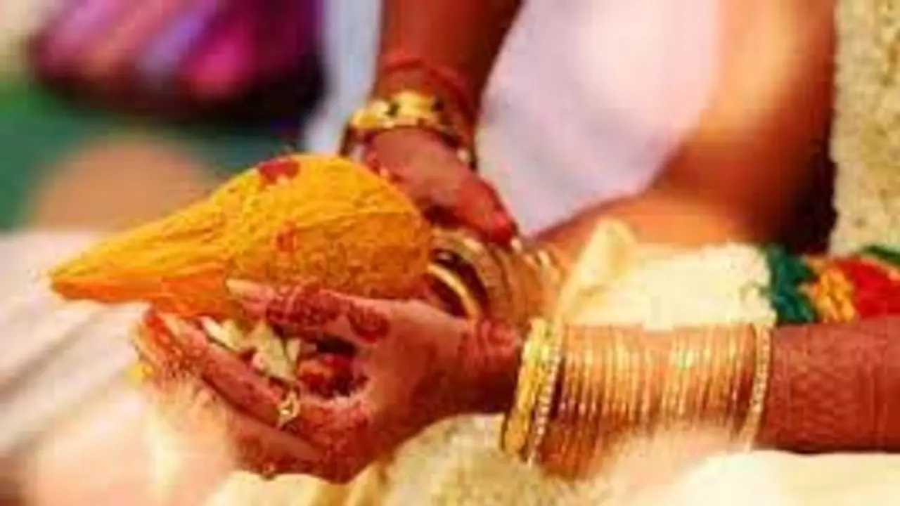 Corona Threat: ಮದುವೆಗಳಿಗೆ ಈ ಸಲವೂ ಸೋಂಕು ಅಡ್ಡಿ: ಸರ್ಕಾರದ ವಿರುದ್ಧ ಬೇಸರ..! Corona Threat: ಮದುವೆಗಳಿಗೆ ಈ ಸಲವೂ ಸೋಂಕು ಅಡ್ಡಿ: ಸರ್ಕಾರದ ವಿರುದ್ಧ ಬೇಸರ..!