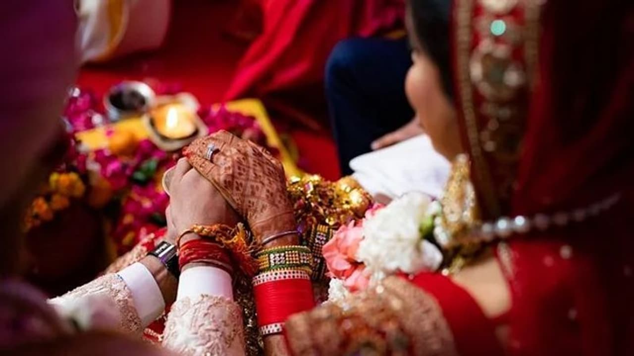 ধুমধাম করে নারী দিবস উদযাপন হলেও বদলায়নি পরিস্থিতি, প্রমাণ এই ভিডিও ধুমধাম করে নারী দিবস উদযাপন হলেও বদলায়নি পরিস্থিতি, প্রমাণ এই ভিডিও