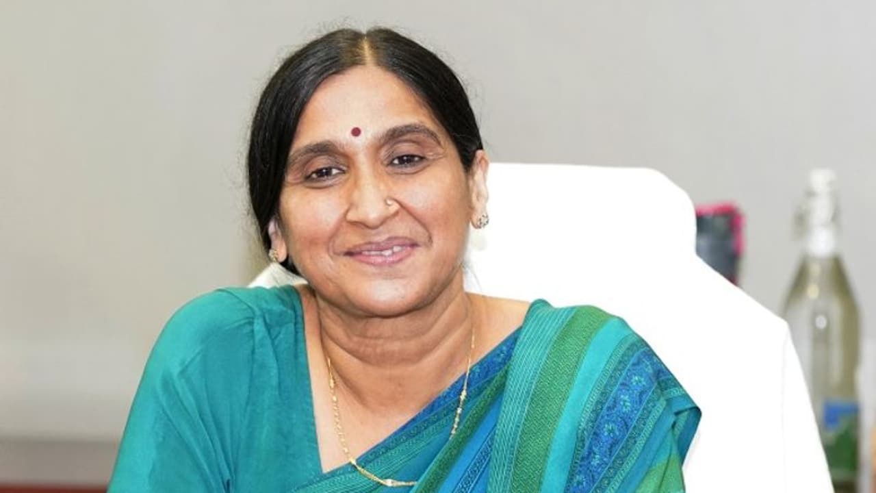 ഇന്ത്യയിലെ ഏറ്റവും മൂല്യമേറിയ പൊതുമേഖലാ സ്ഥാപനത്തിന്റെ തലപ്പത്ത് വനിത