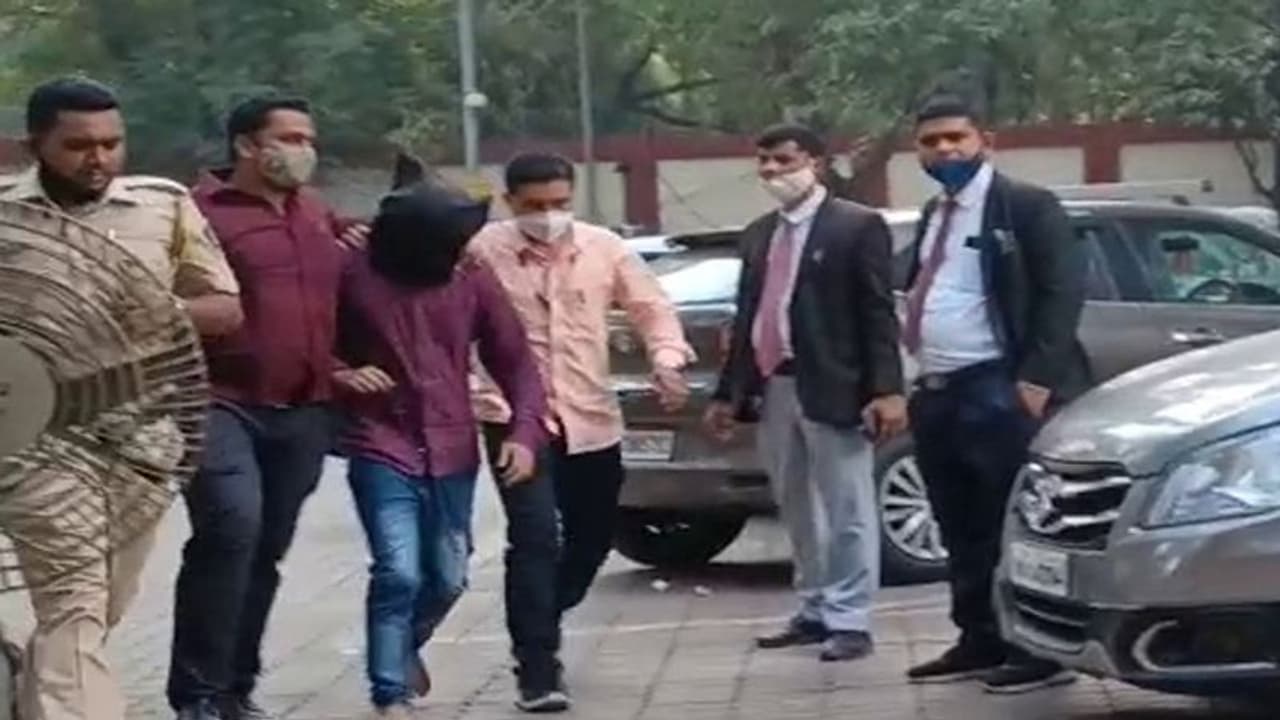 Bulli Bai App Case : अब इस युवक का दावा, कहा मैं हूं असली मास्टरमाइंड, बेगुनाहों को परेशान मत करो वरना.. Bulli Bai App Case : अब इस युवक का दावा, कहा मैं हूं असली मास्टरमाइंड, बेगुनाहों को परेशान मत करो वरना..