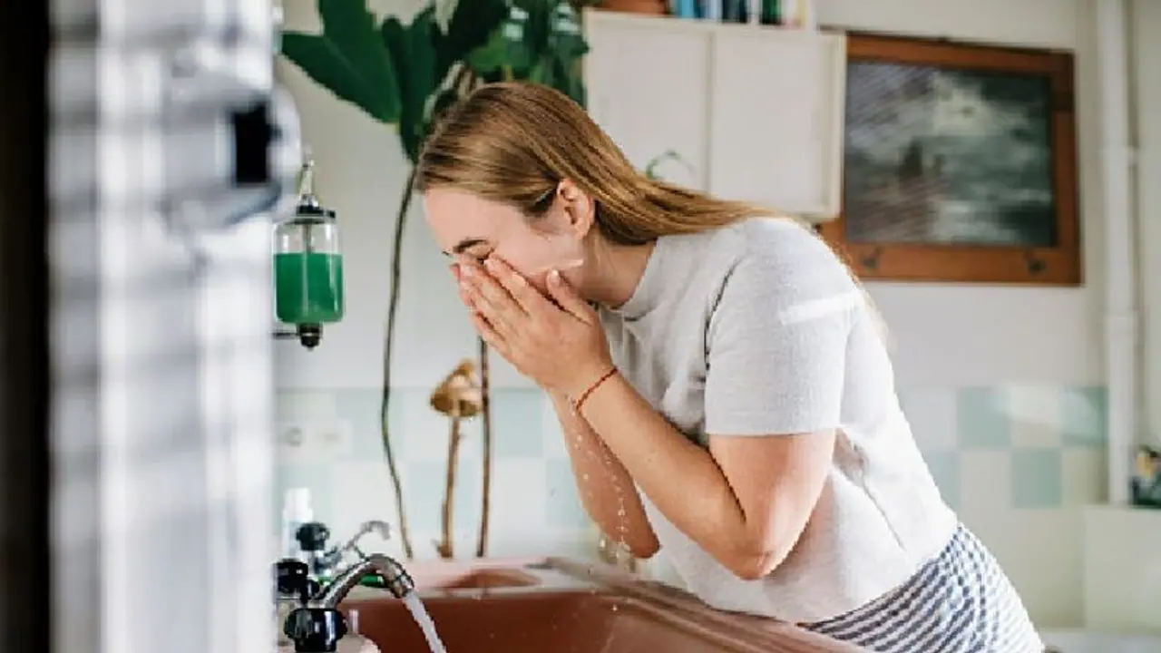 ত্বক ও চুলের যত্ন নিতে ব্যবহার করুন চায়ের পাতা, টি ব্যাগ ফেলে না দিয়ে এই পাঁচ ভাবে ব্যবহার করুন ত্বক ও চুলের যত্ন নিতে ব্যবহার করুন চায়ের পাতা, টি ব্যাগ ফেলে না দিয়ে এই পাঁচ ভাবে ব্যবহার করুন