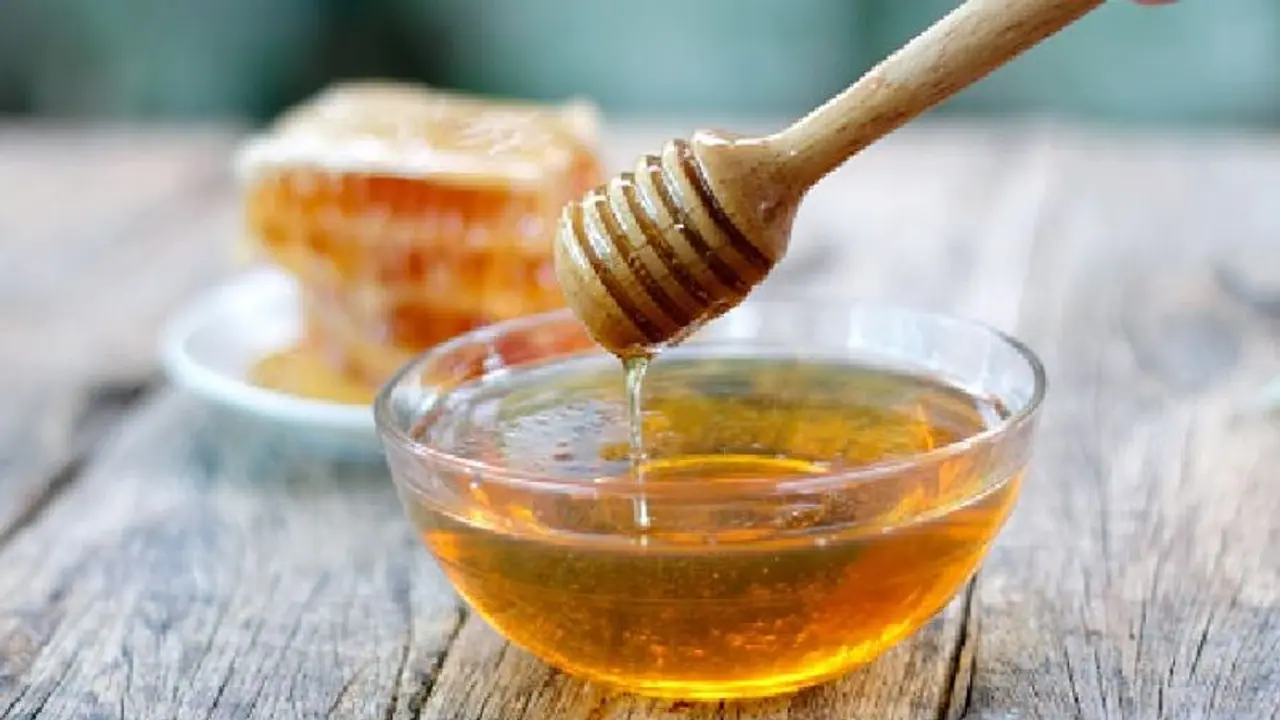 Health Tips: మంచిదని తేనెను అతిగా తింటే అంతే సంగతులు.. Health Tips: మంచిదని తేనెను అతిగా తింటే అంతే సంగతులు..