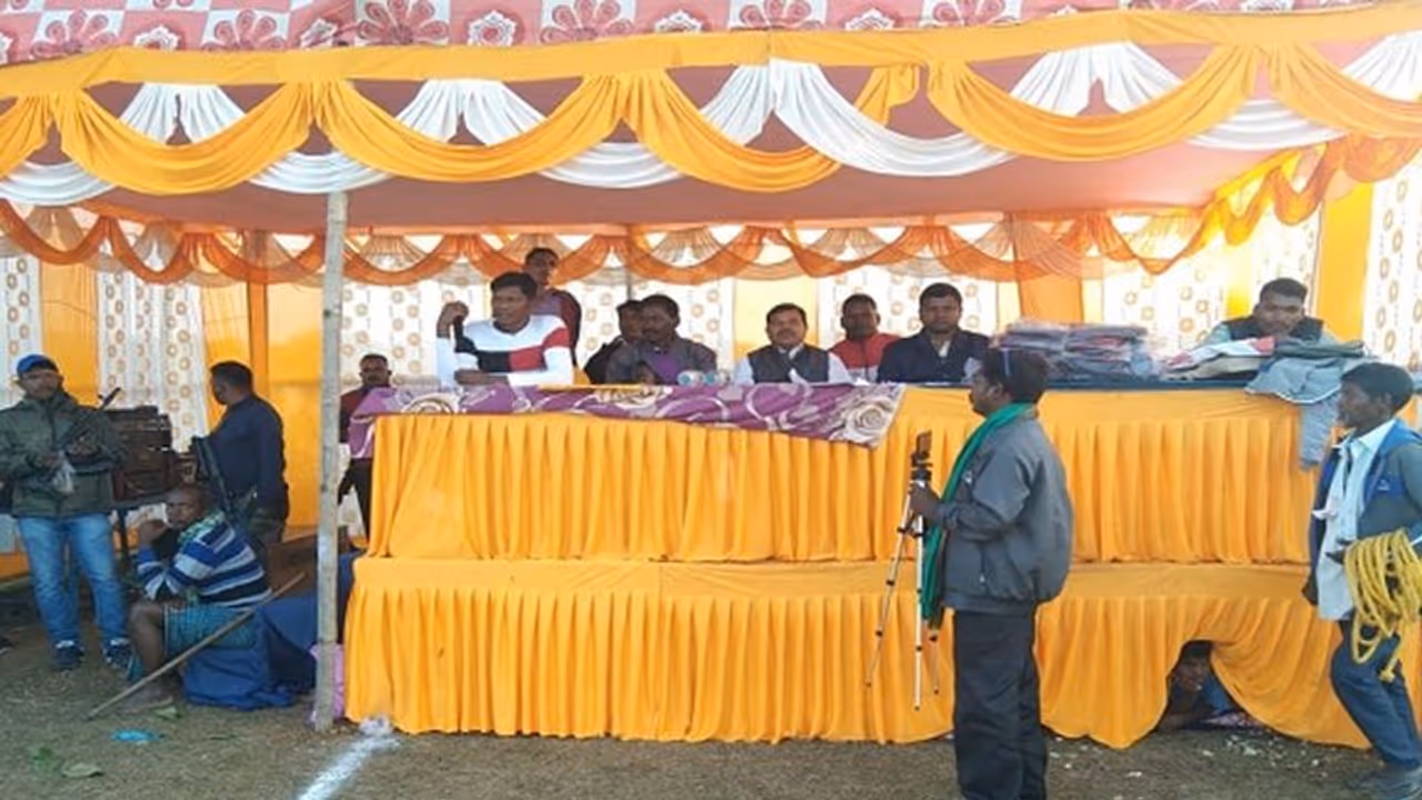 झारखंड में पूर्व विधायक गुरूचरण नायक पर नक्सली हमला, फुटबॉल मैच के दौरान अटैक, एक गार्ड की मौत, दूसरा लापता