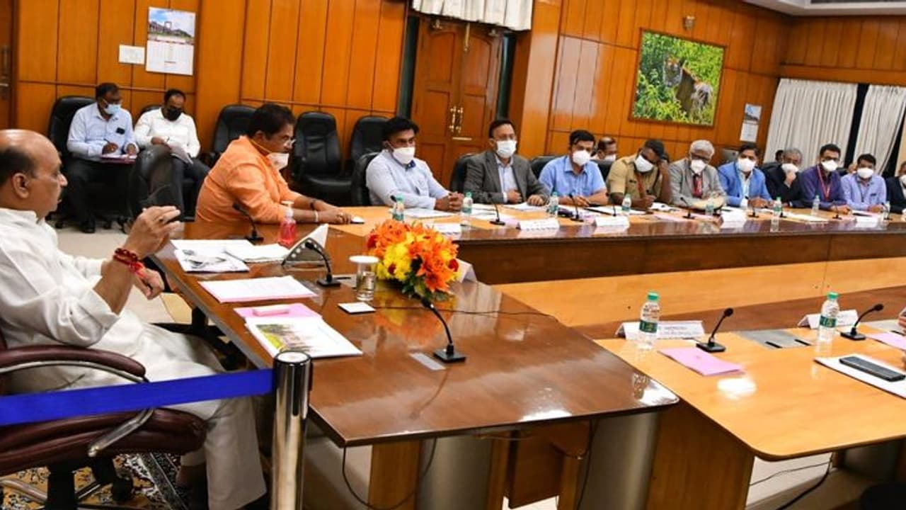 Weekend Curfew ರಾಜ್ಯದಲ್ಲಿ ವೀಕೆಂಡ್ ಕರ್ಫ್ಯೂ ಜಾರಿ, ಬೆಂಗ್ಳೂರಲ್ಲಿ 2 ವಾರ ಶಾಲಾ ಕಾಲೇಜು ಬಂದ್ Weekend Curfew ರಾಜ್ಯದಲ್ಲಿ ವೀಕೆಂಡ್ ಕರ್ಫ್ಯೂ ಜಾರಿ, ಬೆಂಗ್ಳೂರಲ್ಲಿ 2 ವಾರ ಶಾಲಾ ಕಾಲೇಜು ಬಂದ್