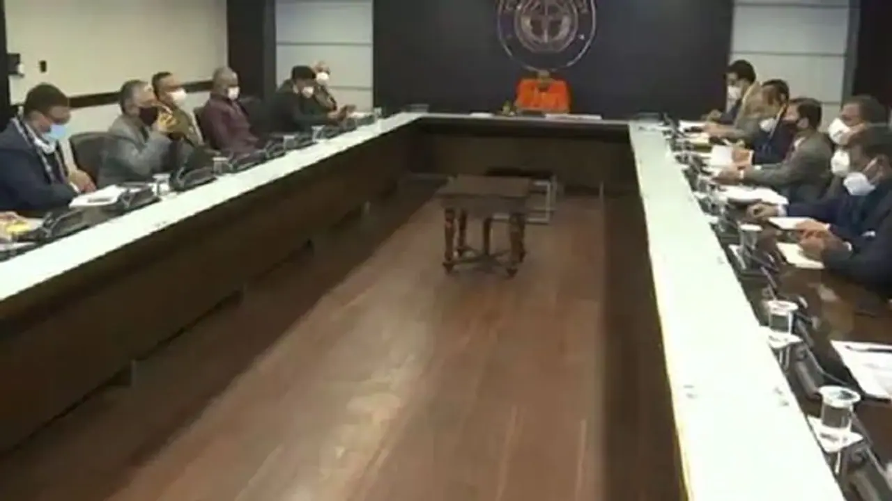 कोरोना थर्ड वेव: यूपी में 10वीं तक के स्कूल 6 जनवरी से बंद, नाइट कर्फ्यू का बढ़ा समय कोरोना थर्ड वेव: यूपी में 10वीं तक के स्कूल 6 जनवरी से बंद, नाइट कर्फ्यू का बढ़ा समय