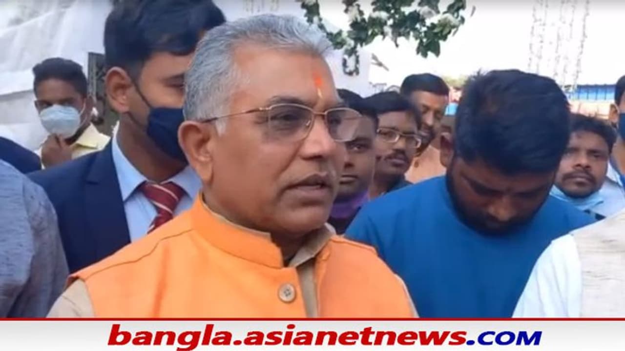 'কিছুই করতে পারবি না তোর কাপড় খুলে দেবে', সৌগতর 'জুতো পেটা' মন্তব্যর পাল্টা দিলীপের বক্তব্য 'কিছুই করতে পারবি না তোর কাপড় খুলে দেবে', সৌগতর 'জুতো পেটা' মন্তব্যর পাল্টা দিলীপের বক্তব্য