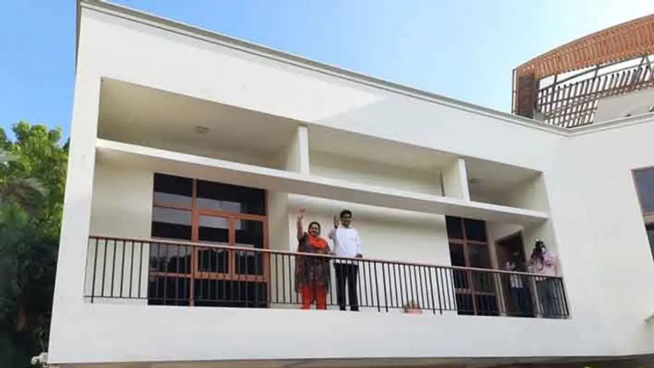 Veda Nilayam: கை நழுவுகிறதா வேதா இல்லம்? அதிமுகவில் திக்.. திக்.. உச்சக்கட்ட டென்சனில் தீபா..! Veda Nilayam: கை நழுவுகிறதா வேதா இல்லம்? அதிமுகவில் திக்.. திக்.. உச்சக்கட்ட டென்சனில் தீபா..!