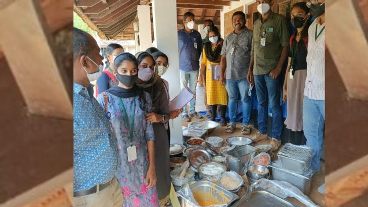 Stale food seized : ആലപ്പുഴ നഗരസഭ ഹെൽത്ത് സ്ക്വാഡ് പരിശോധന: ഹോട്ടലുകളിൽ നിന്നും പഴകിയ ഭക്ഷണം പിടിച്ചു