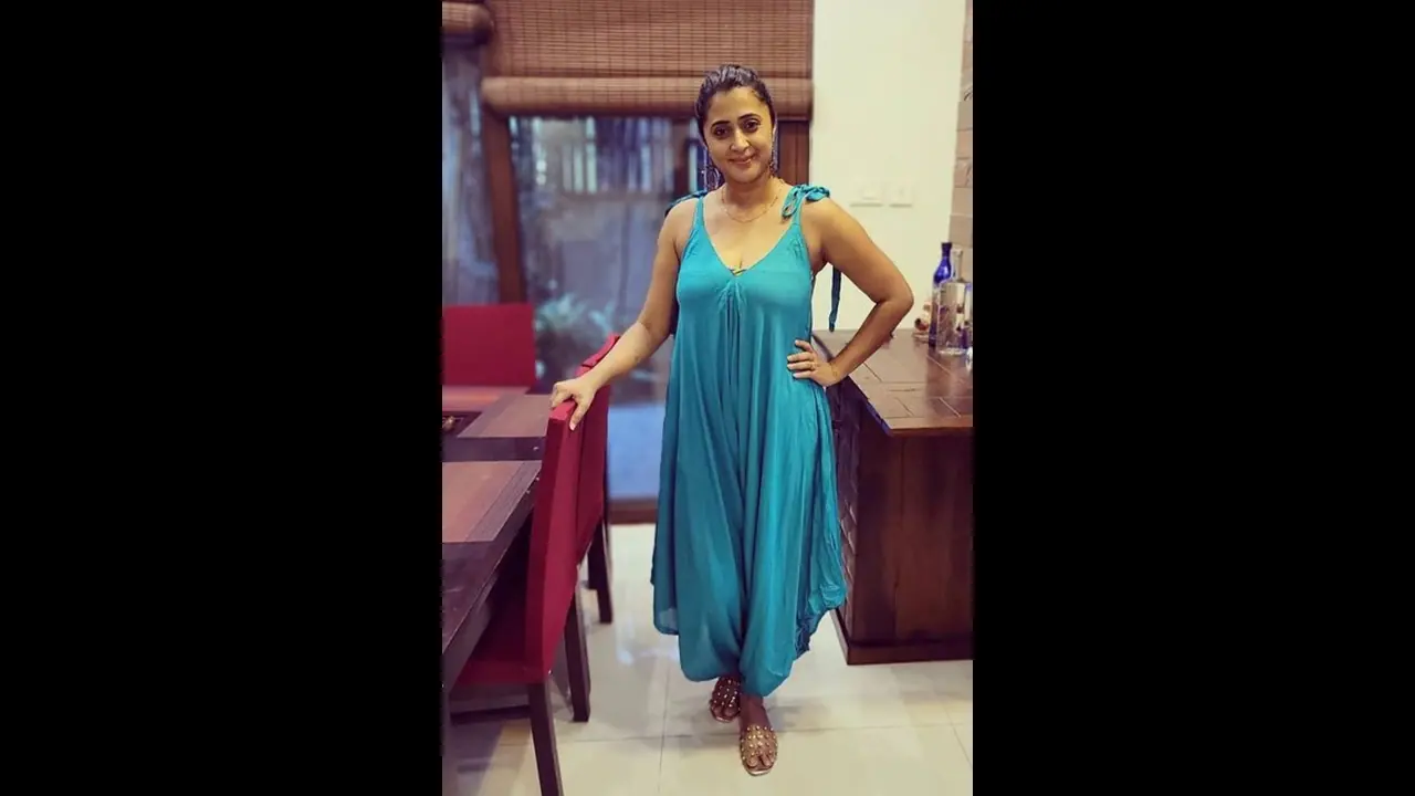 மகனுக்கு இதய நோய்...7 மணிநேரம் ஆப்ரேஷன் மனமுடைந்த நடிகை கனிகா உருக்கம் மகனுக்கு இதய நோய்...7 மணிநேரம் ஆப்ரேஷன் மனமுடைந்த நடிகை கனிகா உருக்கம்