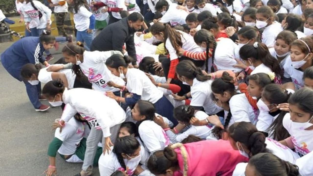 कांग्रेस की मैराथन दौड़ में मची भगदड़ का मामला, नेताओं पर दर्ज होगी FIR कांग्रेस की मैराथन दौड़ में मची भगदड़ का मामला, नेताओं पर दर्ज होगी FIR