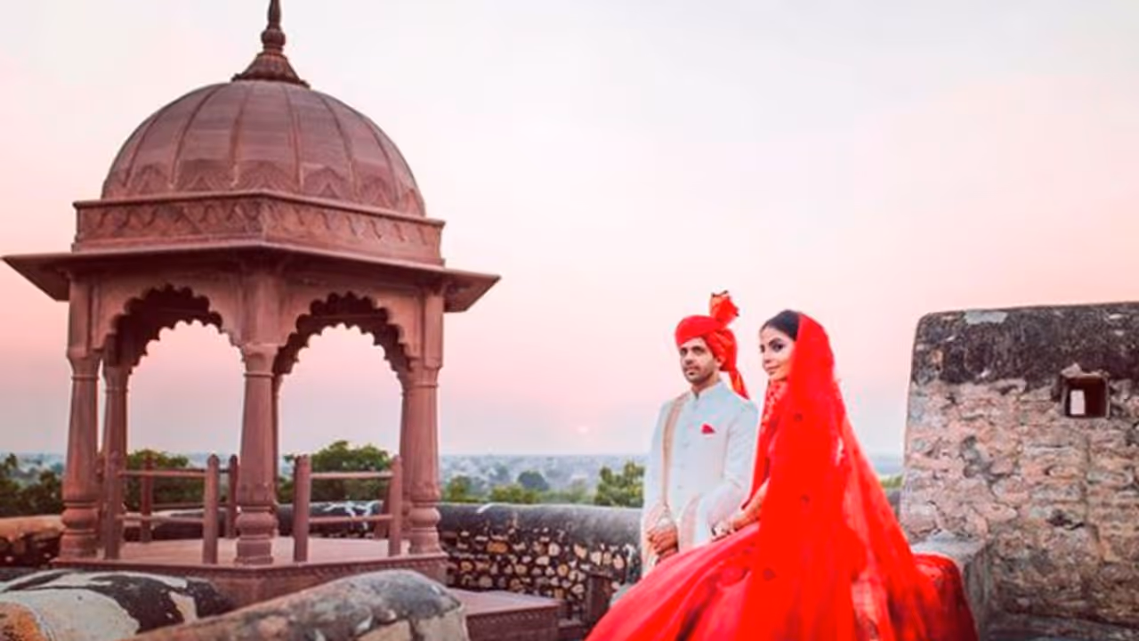 दुल्हन ने पहना ऐसा लहंगा; सोशल मीडिया पर वायरल हुआ वीडियो, लोगों ने कहा ऐसी बेटी सबको मिले दुल्हन ने पहना ऐसा लहंगा; सोशल मीडिया पर वायरल हुआ वीडियो, लोगों ने कहा ऐसी बेटी सबको मिले