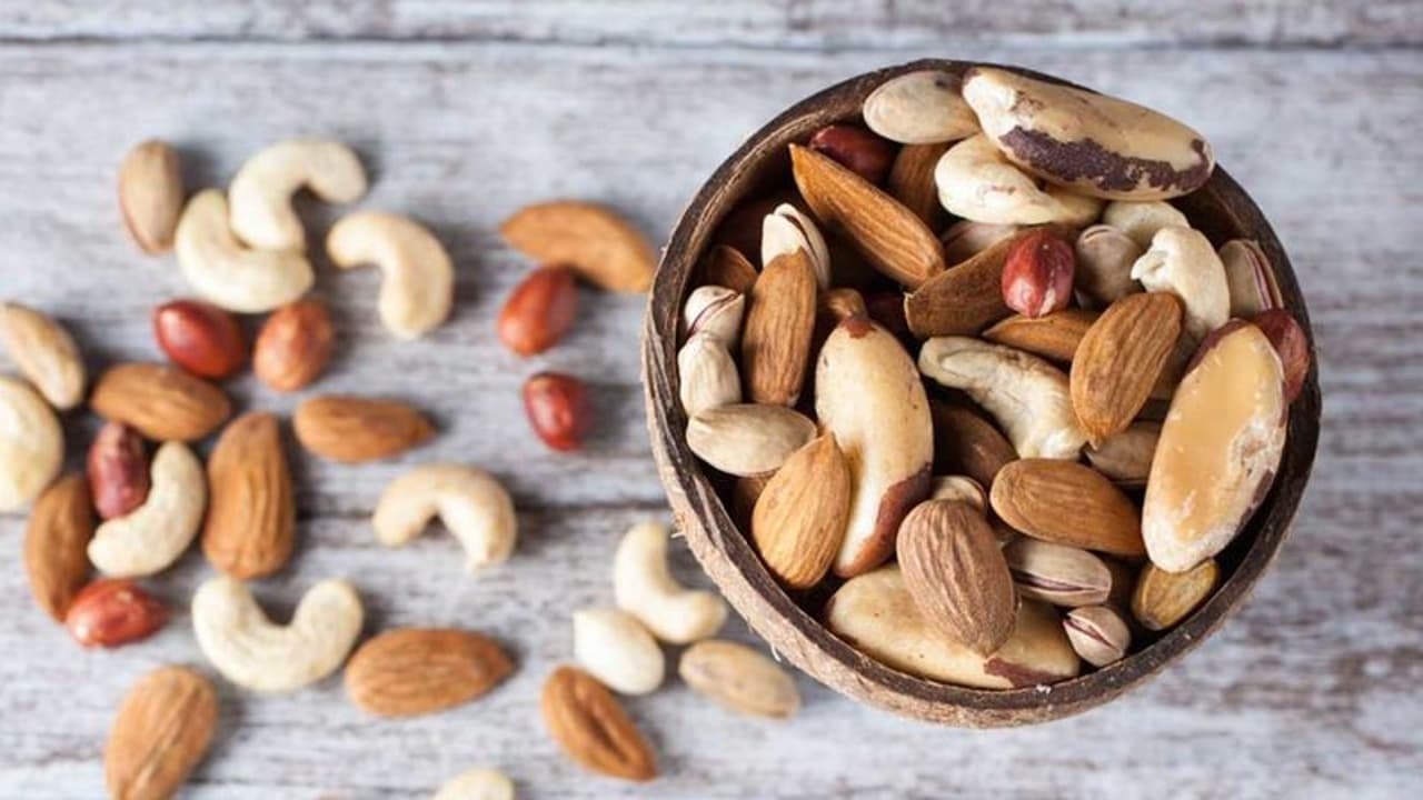 Health Benefits of Nuts : പുരുഷന്മാർ ദിവസവും ഒരു പിടി നട്സ് കഴിക്കുന്നത് ശീലമാക്കൂ; പഠനം പറയുന്നത് Health Benefits of Nuts : പുരുഷന്മാർ ദിവസവും ഒരു പിടി നട്സ് കഴിക്കുന്നത് ശീലമാക്കൂ; പഠനം പറയുന്നത്