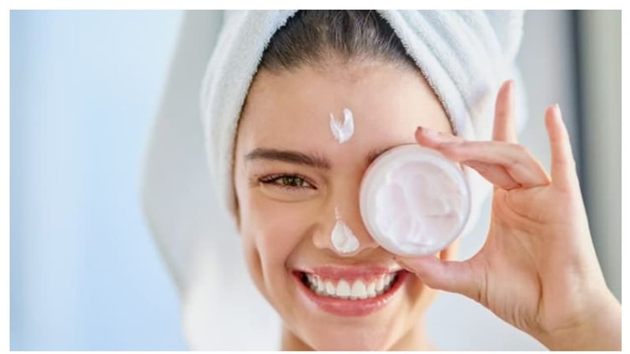 குளிர்காலம் வந்தாச்சு! சரும வறட்சி, பொடுகு உள்ளிட்டவற்றிற்கு வீட்டிலேயே தீர்வுகாணும் 6 எளிய வழிமுறைகள்!