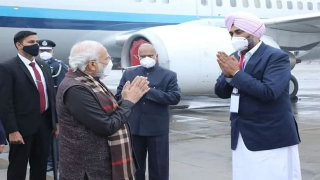 Punjab Election 2022: Modi की फिरोजपुर रैली रद्द, दिल्ली लौटेंगे PM, लगातार तेज बारिश से खाली पड़ी कुर्सियां Punjab Election 2022: Modi की फिरोजपुर रैली रद्द, दिल्ली लौटेंगे PM, लगातार तेज बारिश से खाली पड़ी कुर्सियां