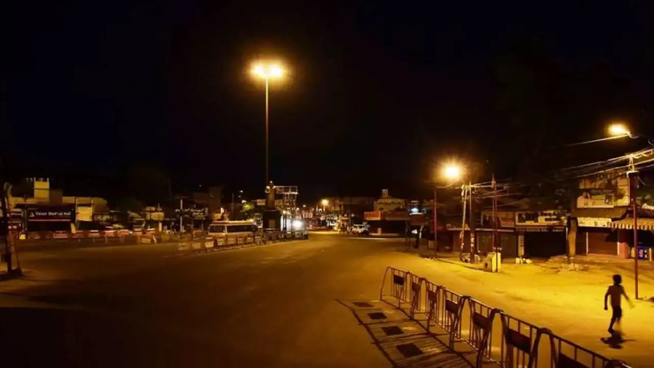 Karnataka COVID blast: Demand for withdrawal of weekend curfew grows louder Karnataka COVID blast: Demand for withdrawal of weekend curfew grows louder