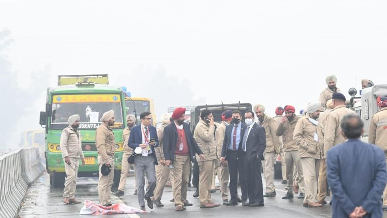 PM security breach : ಬಟಿಂಡಾ ಎಸ್ಎಸ್ ಪಿಗೆ ಶೋಕಾಸ್ ನೋಟಿಸ್, ಒಂದೇ ದಿನದಲ್ಲಿ ಉತ್ತರ ಬೇಕು ಎಂದ MHA PM security breach : ಬಟಿಂಡಾ ಎಸ್ಎಸ್ ಪಿಗೆ ಶೋಕಾಸ್ ನೋಟಿಸ್, ಒಂದೇ ದಿನದಲ್ಲಿ ಉತ್ತರ ಬೇಕು ಎಂದ MHA