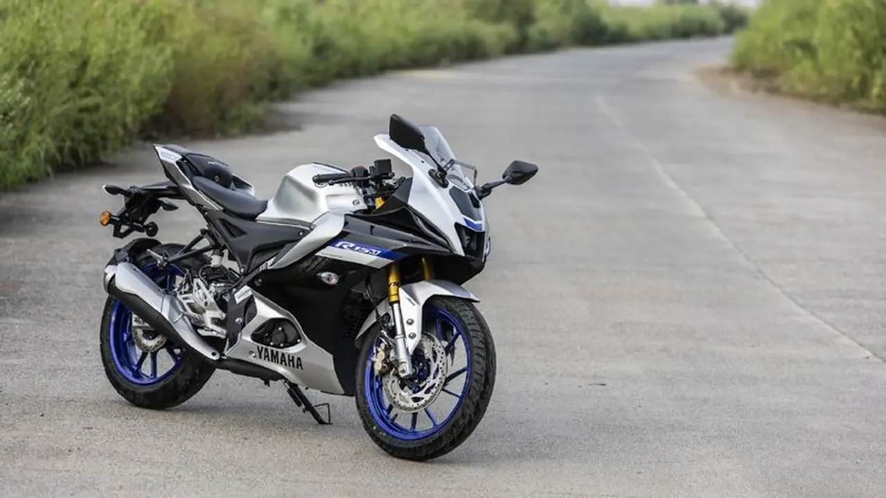 Yamaha YZF R15 V4 Price Hike : ഈ ബൈക്കിന്‍റെ വില രണ്ടാമതും കൂട്ടി യമഹ