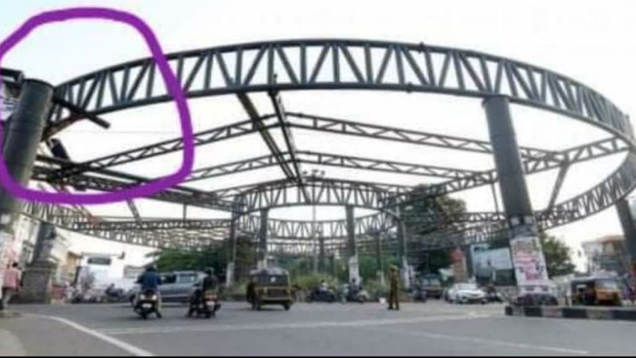 Silver Line : 'ഈ കുറ്റി പറിച്ചിട്ട് പോരെ'; കോട്ടയത്തെ ആകാശപാതയുടെ ചിത്രവുമായി സജീഷ്, കോൺഗ്രസിന് പരിഹാസം Silver Line : 'ഈ കുറ്റി പറിച്ചിട്ട് പോരെ'; കോട്ടയത്തെ ആകാശപാതയുടെ ചിത്രവുമായി സജീഷ്, കോൺഗ്രസിന് പരിഹാസം