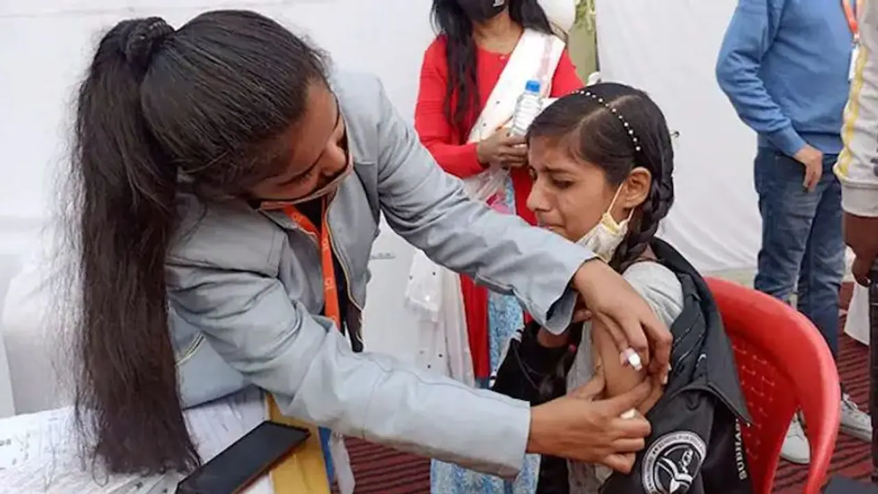 1 करोड़ से ज्यादा बच्चों को लगी Vaccine की पहली डोज, 3 जनवरी से शुरू हुआ था वैक्सीनेशन