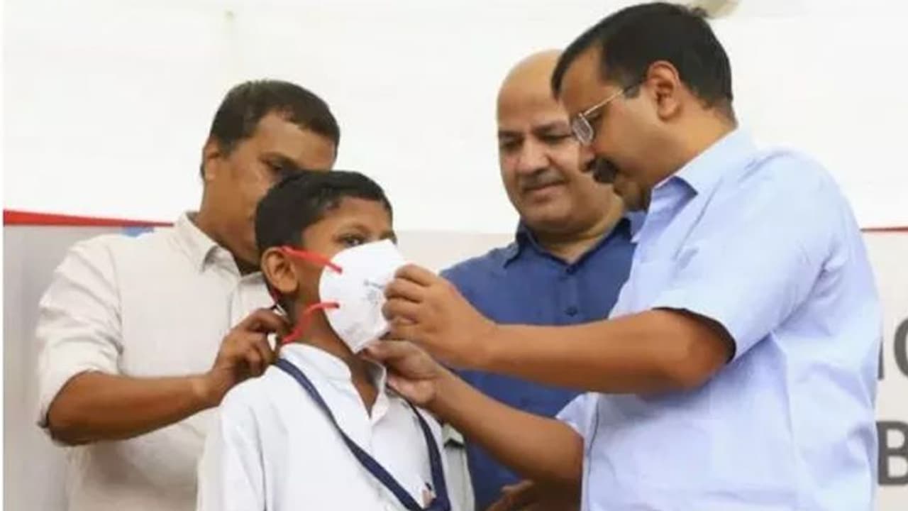 अरविंद केजरीवाल की बिना मास्क वाली तस्वीर दिखा बोला जा रहा झूठ, भाजपा नेता ने भी शेयर की फोटो अरविंद केजरीवाल की बिना मास्क वाली तस्वीर दिखा बोला जा रहा झूठ, भाजपा नेता ने भी शेयर की फोटो