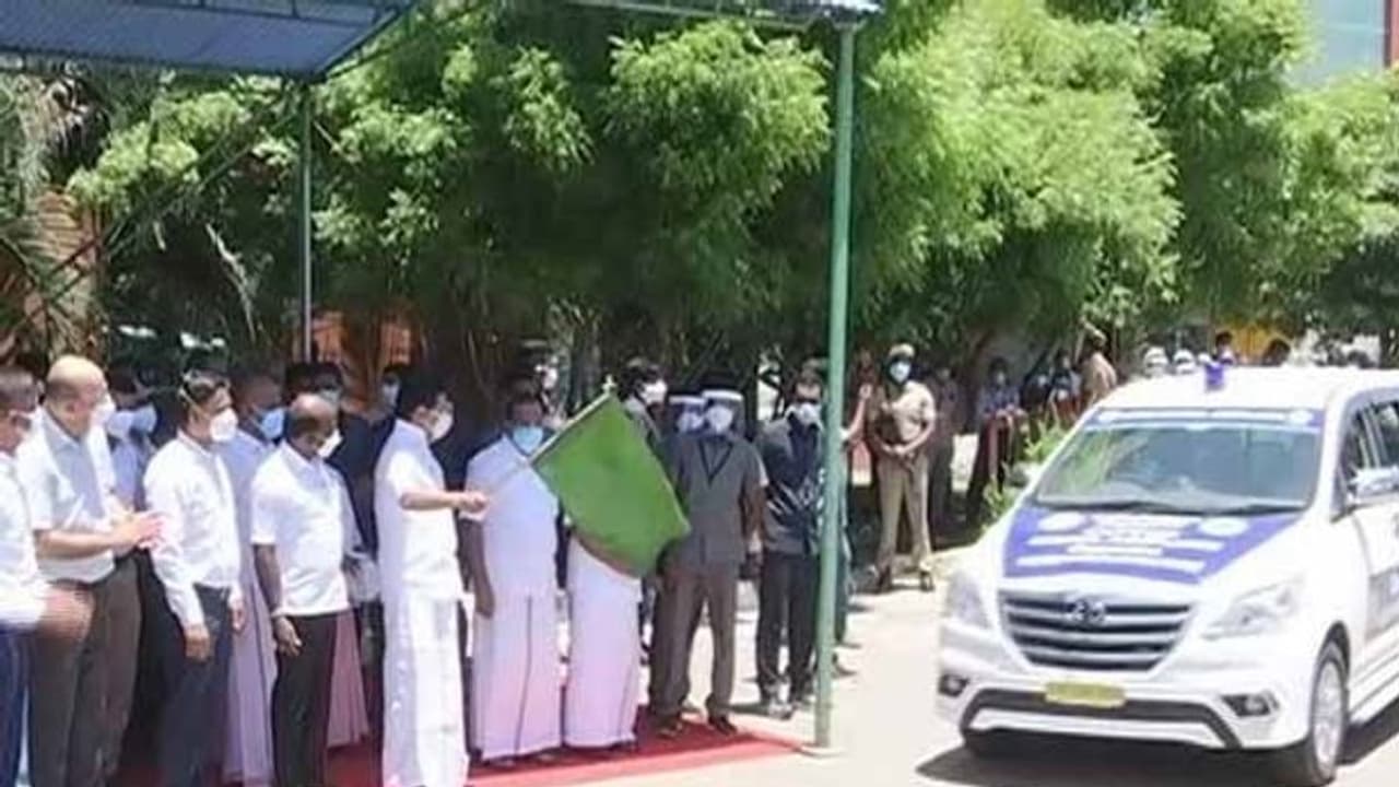 உயரும் கொரோனா பாதிப்பு..மீண்டும் கார் ஆம்புலன்ஸ் திட்டம்.. நாளை தொடங்கி வைக்கிறார் முதலமைச்சர் உயரும் கொரோனா பாதிப்பு..மீண்டும் கார் ஆம்புலன்ஸ் திட்டம்.. நாளை தொடங்கி வைக்கிறார் முதலமைச்சர்