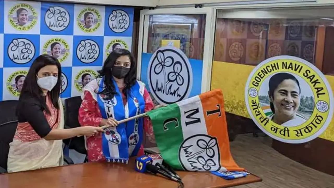 Goa Election 2022 : कांग्रेस को एक और झटका, राखी प्रभुदेसाई नाइक ने छोड़ा हाथ, TMC में शामिल Goa Election 2022 : कांग्रेस को एक और झटका, राखी प्रभुदेसाई नाइक ने छोड़ा हाथ, TMC में शामिल