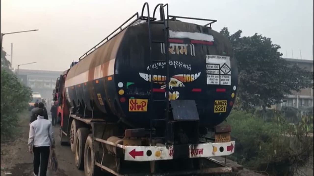 Gas Leakage : സൂറത്തിൽ വാതക ചോർച്ച; ആറ് മരണം, ഇരുപത് പേർ ആശുപത്രിയിൽ Gas Leakage : സൂറത്തിൽ വാതക ചോർച്ച; ആറ് മരണം, ഇരുപത് പേർ ആശുപത്രിയിൽ