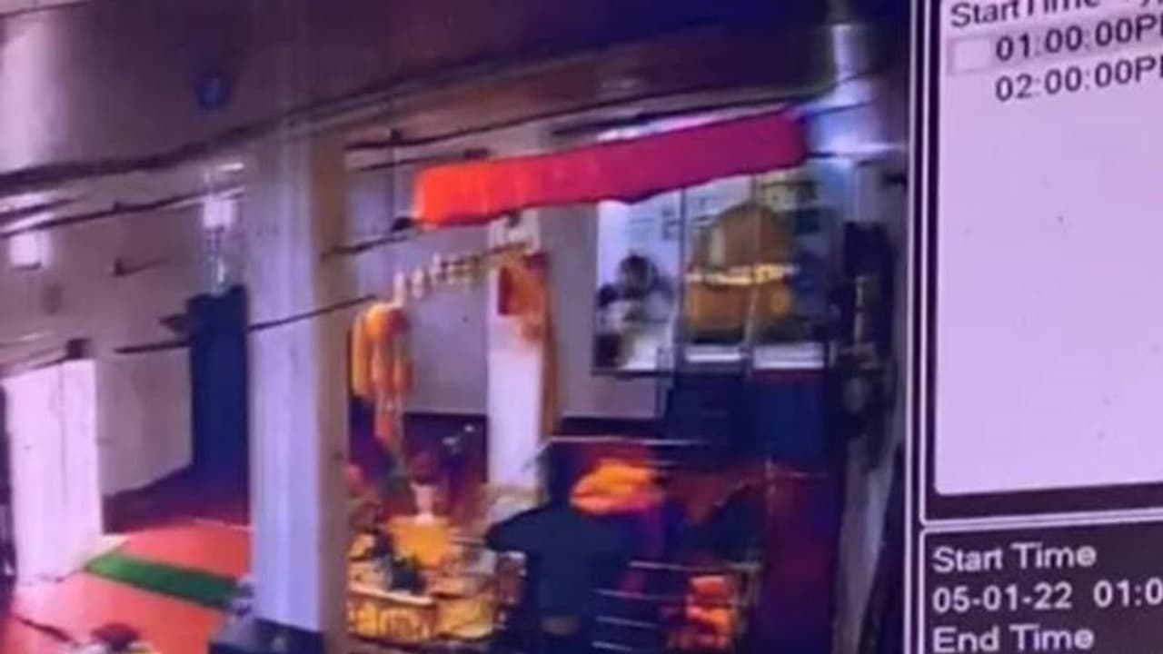 पंजाब में बेअदबी का एक और मामला, स्वर्ण मंदिर और निशान साहिब के बाद अब यहां हुई हरकत, आरोपी पकड़ाया