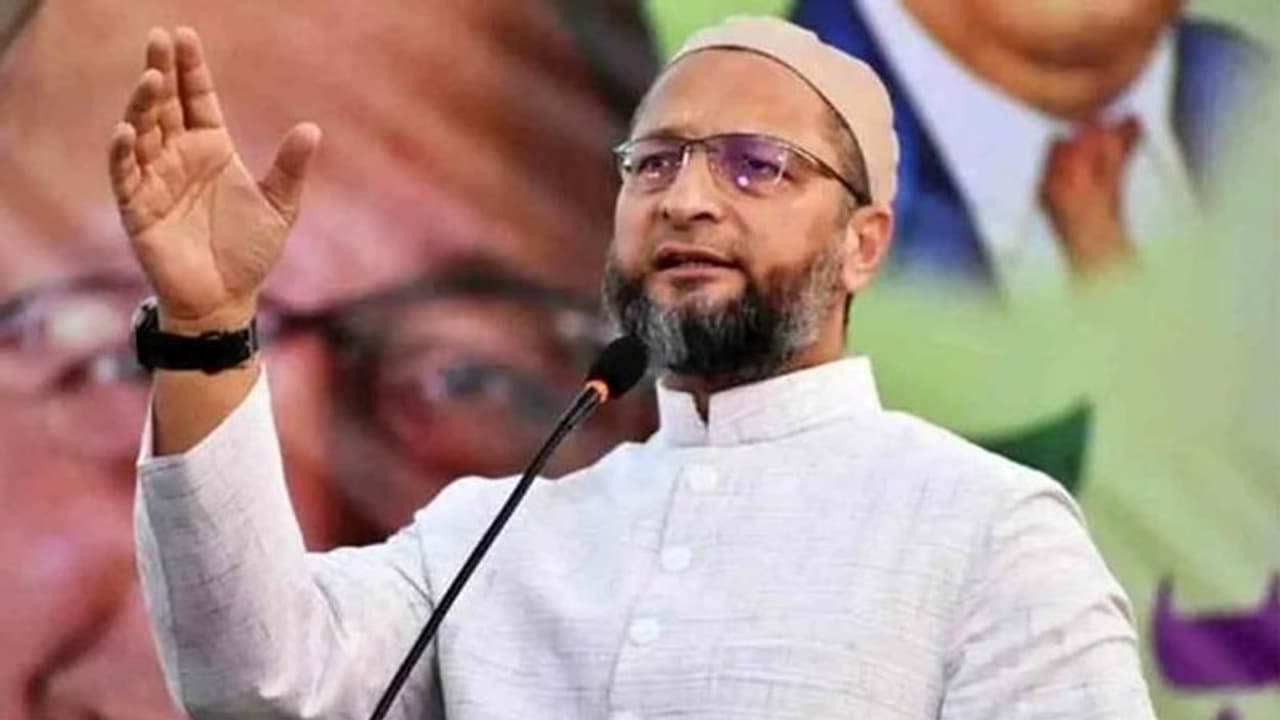 Jahangirpuri violence: పేదలపై యుద్ధాన్ని ప్రకటించిన బీజేపీ.. కేంద్రం తీరుపై ఓవైసీ ఫైర్ Jahangirpuri violence: పేదలపై యుద్ధాన్ని ప్రకటించిన బీజేపీ.. కేంద్రం తీరుపై ఓవైసీ ఫైర్