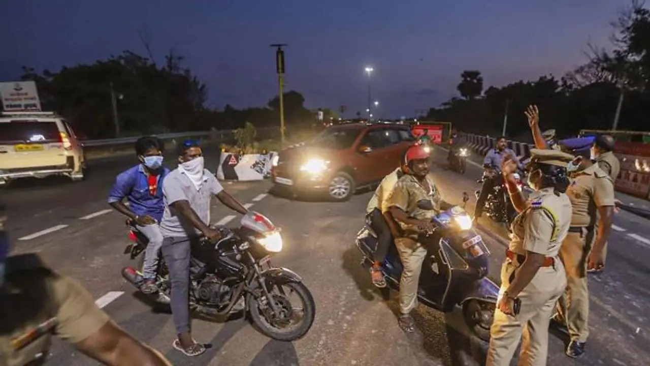 Night Curfew : இன்று முதல் இரவு 10 மணிக்கு மேல் சாலையில் சுற்றினால் ஆப்பு.. பாதுகாப்புக்கு 10 ஆயிரம் போலீஸ்.