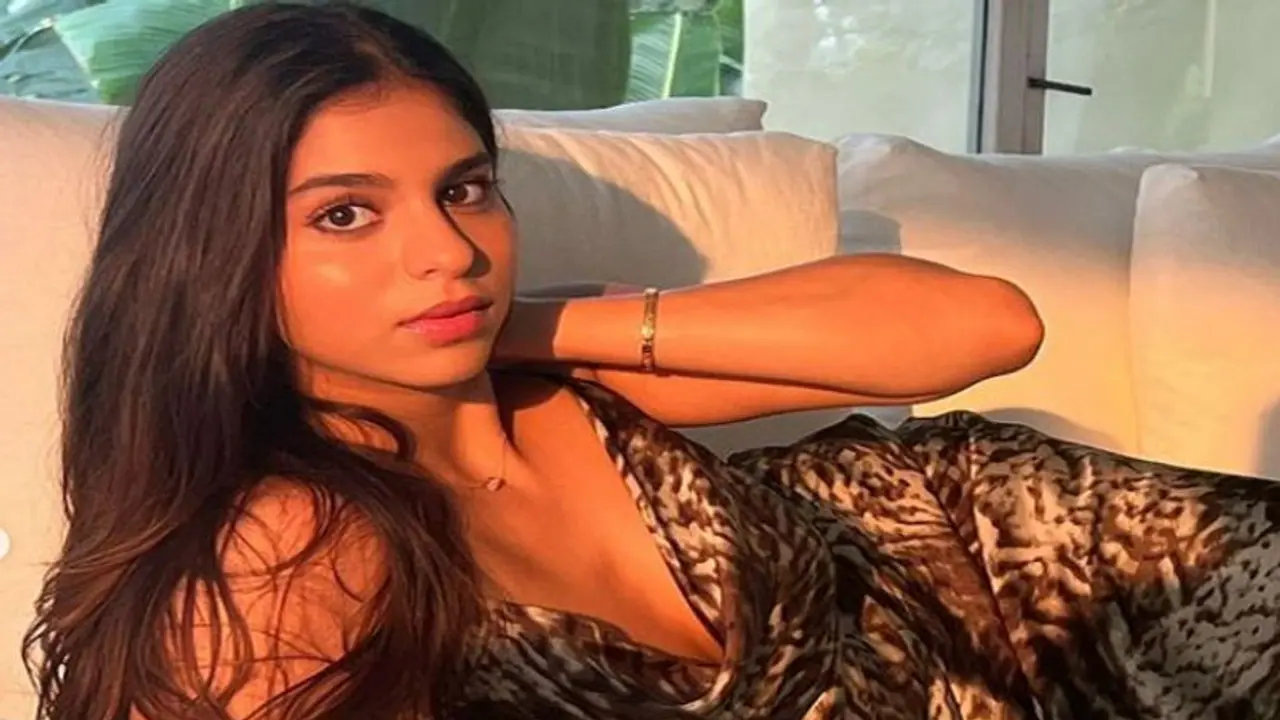 Shahrukh Khan की लाडली Suhana Khan हॉट ड्रेस में लेटे आई नजर, चमकते चेहरे को देख फैंस ने दिया कुछ ऐसा रिएक्शन Shahrukh Khan की लाडली Suhana Khan हॉट ड्रेस में लेटे आई नजर, चमकते चेहरे को देख फैंस ने दिया कुछ ऐसा रिएक्शन