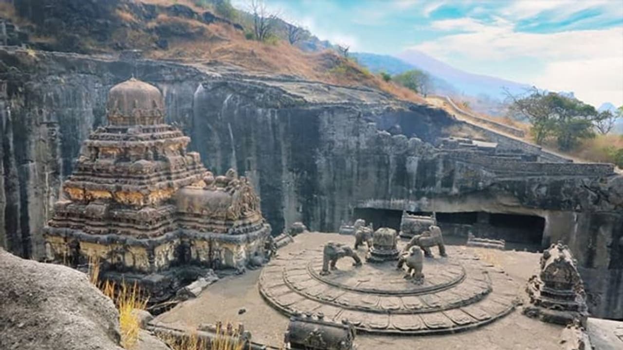 40 हजार टन चट्टानों को काटकर बनाया गया है ये मंदिर, इसे बनने में लगे 100 साल, और भी इसके रहस्य 40 हजार टन चट्टानों को काटकर बनाया गया है ये मंदिर, इसे बनने में लगे 100 साल, और भी इसके रहस्य