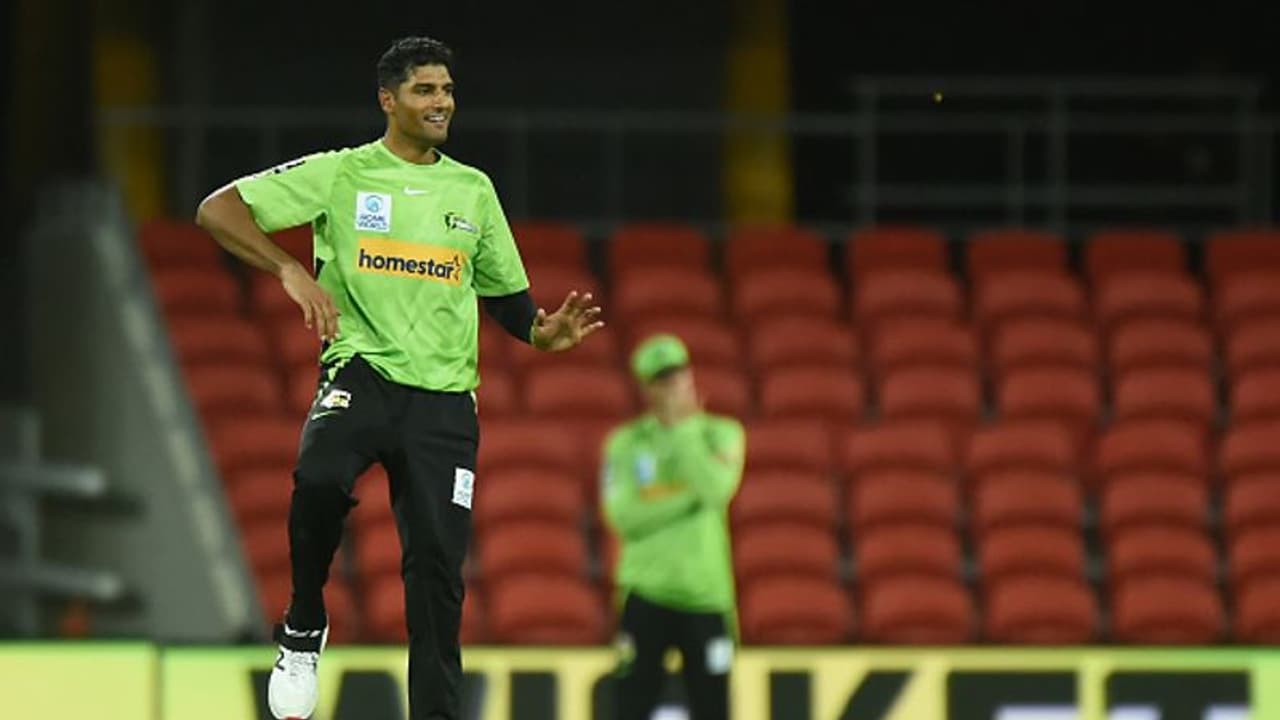 ஒரு ஹாட்ரிக் வீழ்த்துறதே கஷ்டம்.. ஆஸி.,யில் 3 முறை ஹாட்ரிக் வீழ்த்தி சாதனை படைத்த இந்திய வம்சாவளி வீரர்