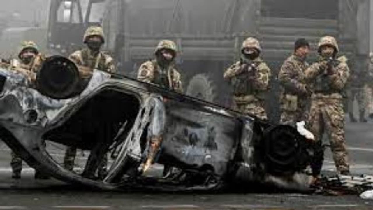 Kazakhstan Unrest : ഇന്ധന വില വർധന; പൊലീസുകാരുടെ തലയറുത്ത് സമരക്കാർ, കസാഖിസ്ഥാനിൽ കലാപം തുടരുന്നു, നിരവധി മരണം Kazakhstan Unrest : ഇന്ധന വില വർധന; പൊലീസുകാരുടെ തലയറുത്ത് സമരക്കാർ, കസാഖിസ്ഥാനിൽ കലാപം തുടരുന്നു, നിരവധി മരണം